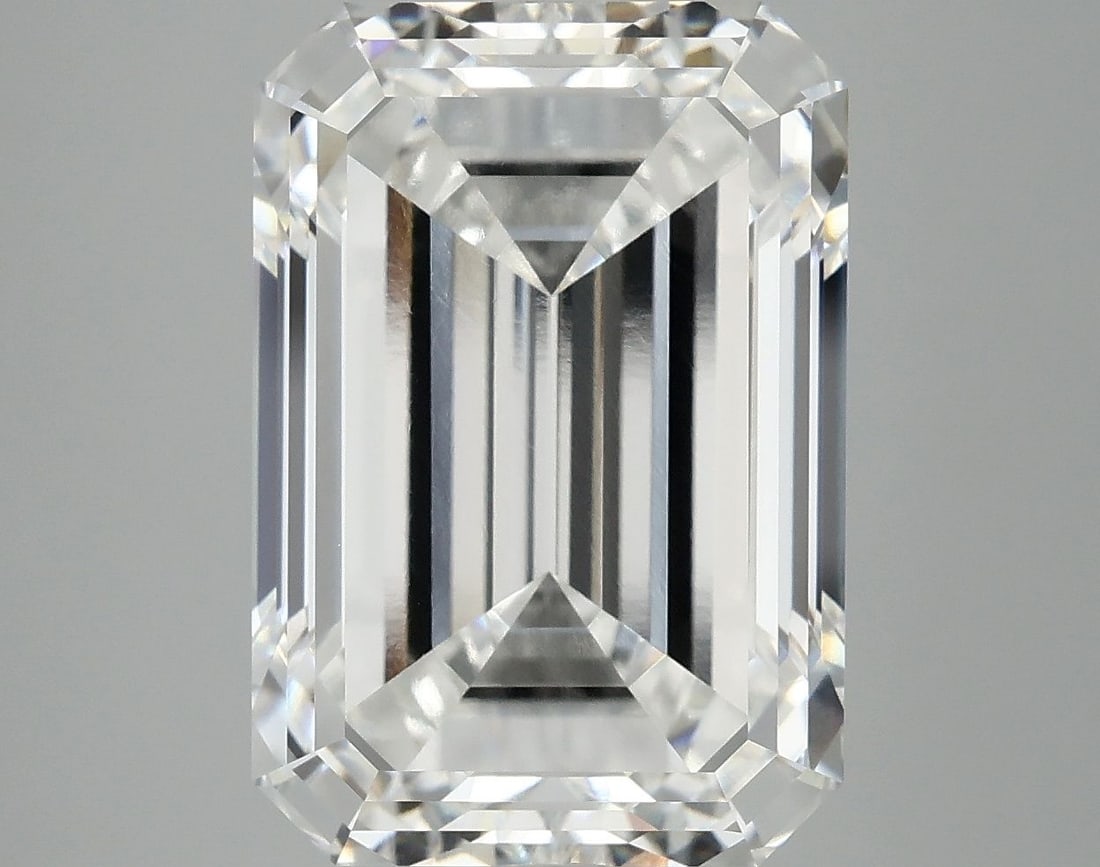 Loose Diamond - EMERALD 9.83ct F VVS2: Loose Diamond - EMERALD 9.83ct F VVS2 Source: This is a real non-mined Diamond that has been grown in a lab Shape: EMERALD Carats: 9.83 Color: F Clarity: VVS2 Certification: IGI Video:
