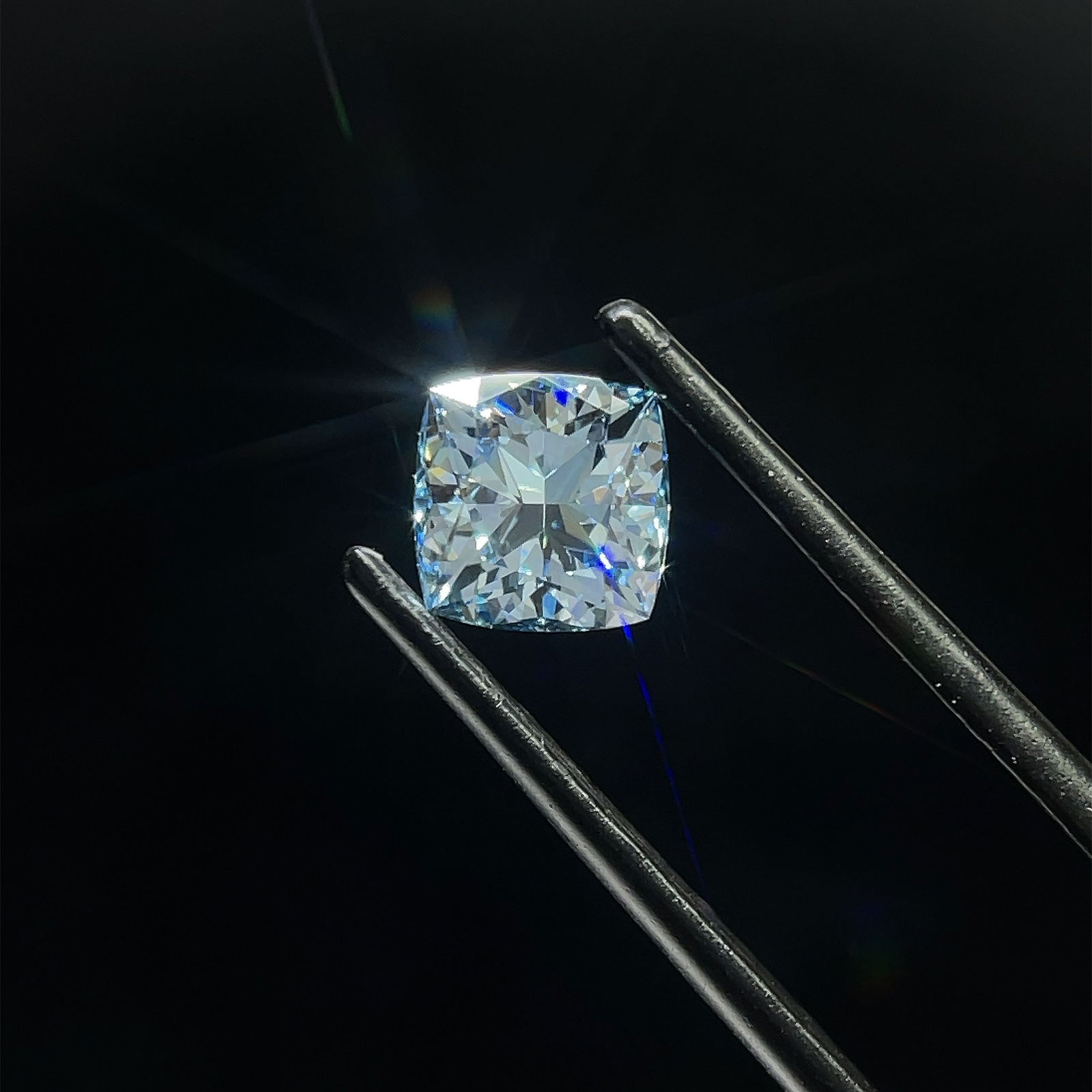 Loose Diamond - CUSHION BRILLIANT 1.03ct Blue VS1: Loose Diamond - CUSHION BRILLIANT 1.03ct Blue VS1 Source: This is a real non-mined Diamond that has been grown in a lab Shape: CUSHION BRILLIANT Carats: 1.03 Color: Blue Certification: NONE PLEASE