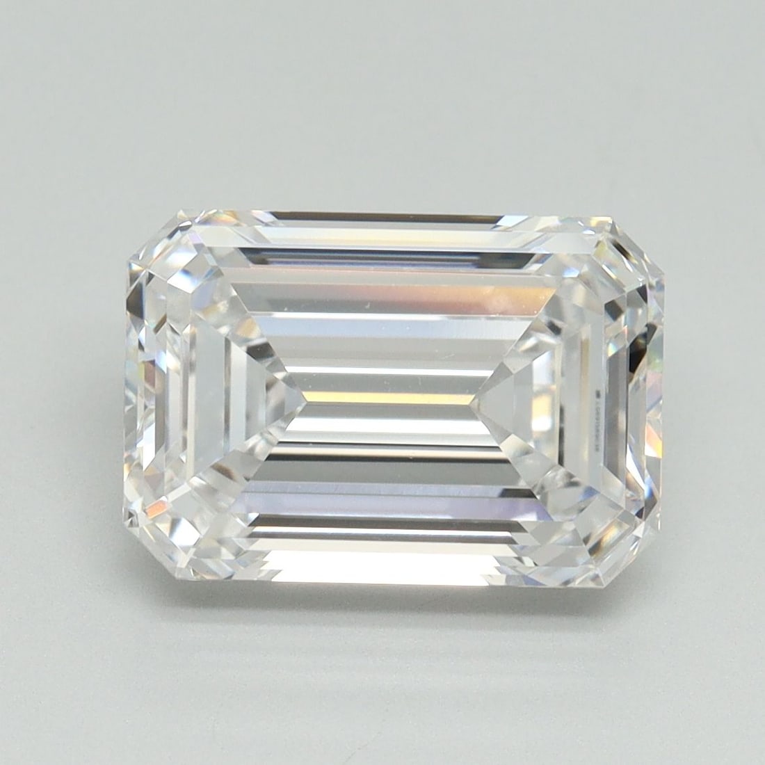 Loose Diamond - EMERALD 4.17ct D VS1: Loose Diamond - EMERALD 4.17ct D VS1 Source: This is a real non-mined Diamond that has been grown in a lab Shape: EMERALD Carats: 4.17 Color: D Clarity: VS1 Certification: IGI Video: