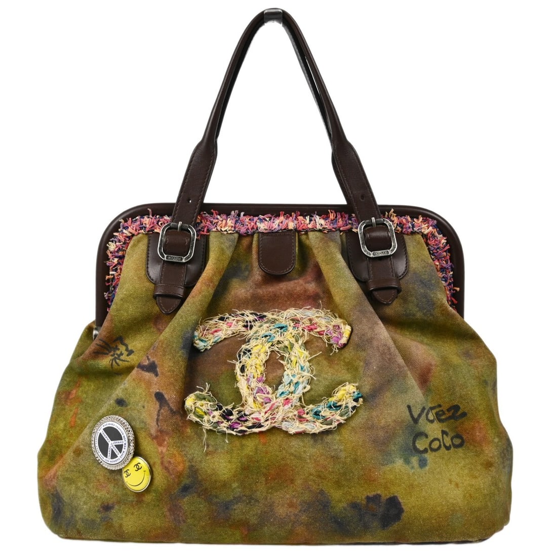 Chanel Khaki Green Canvas Graffiti Tote Handbag Stylish Casual Accessory: Chanel Khaki Green Canvas Graffiti Tote Handbag Stylish Casual Accessory Introducing the Chanel Khaki Green Canvas Graffiti On The Pavement Tote Handbag, a stylish accessory perfect for casual occasio