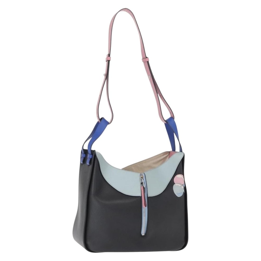LOEWE Hammock Shoulder Bag Black Silver Leather Auth 154224SM: LOEWE Hammock Shoulder Bag Black Silver Leather Auth 154224SM Introducing the LOEWE Hammock Bag, a stunning shoulder bag that seamlessly combines style and functionality. Crafted from premium leather,