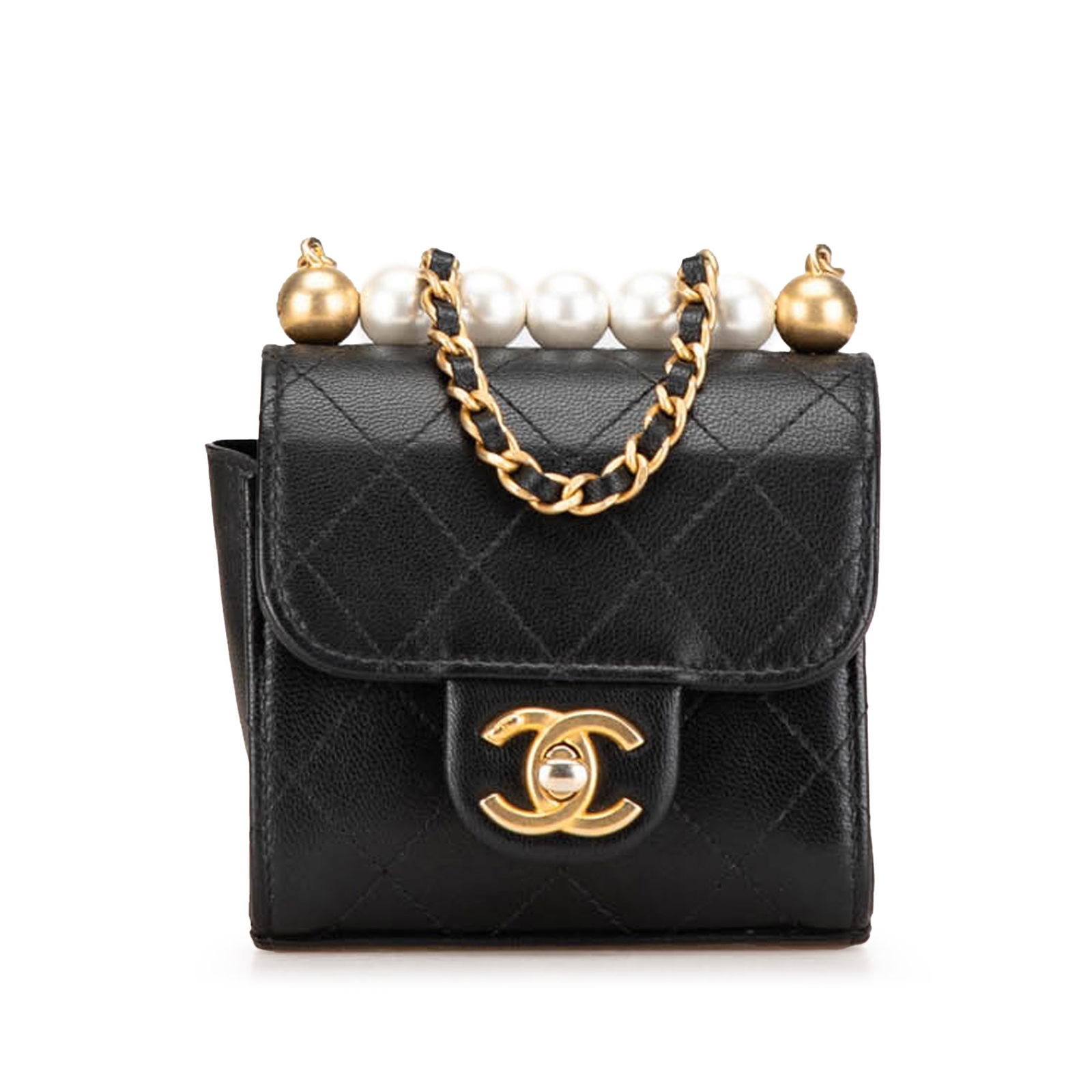 Chanel Black Mini Goatskin Chic Pearls Crossbody Clutch: Chanel Black Mini Goatskin Chic Pearls Crossbody Clutch Elevate your accessory game with the Chanel Mini Goatskin Chic Pearls Clutch On Chain. This exquisite crossbody bag showcases a luxurious quilte