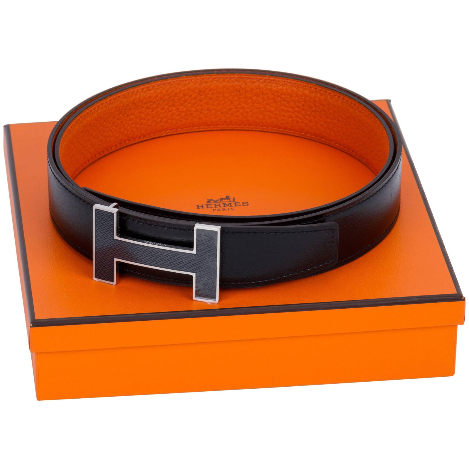 Hermes Unisex Reversible H Belt Black Orange BNIB 2017: Hermes Unisex Reversible H Belt Black Orange BNIB 2017 Introducing the exquisite Hermes unisex H Belt, brand new in box. This reversible belt features a sophisticated design with one side crafted from