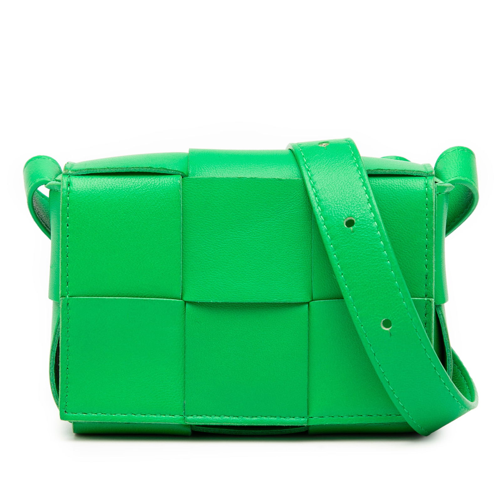 Bottega Veneta Candy Nappa Intrecciato Green Crossbody Bag: Bottega Veneta Candy Nappa Intrecciato Green Crossbody Bag Experience the luxurious craftsmanship of the Bottega Veneta Candy Nappa Intrecciato Cassette Crossbody. This exquisite bag is crafted from w