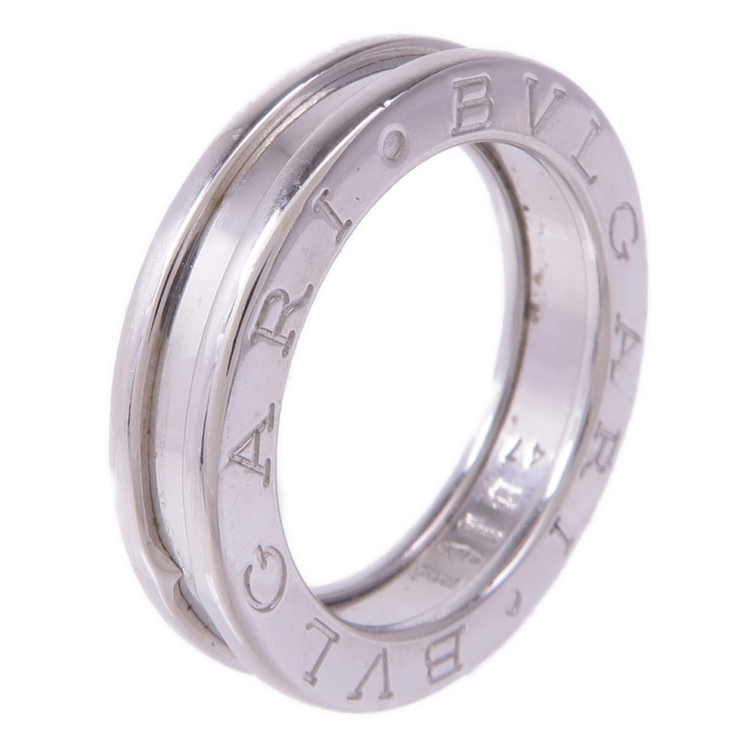BVLGARI B.Zero1 18K White Gold Ring Size 4: BVLGARI B.Zero1 18K White Gold Ring Size 4 This elegant BVLGARI B.Zero1 Ring is crafted from luxurious 18K white gold, showcasing a sophisticated silver tone. Designed in Italy, this ring features a s