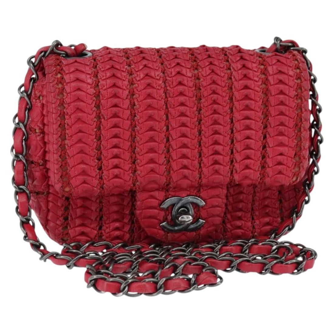 Chanel Red Crochet Lambskin Flap Shoulder Bag 15cm: Chanel Red Crochet Lambskin Flap Shoulder Bag 15cm This Chanel Crochet Flap Bag features a red leather exterior with crochet detailing. Designed for women, it includes metal fittings and a shoulder st