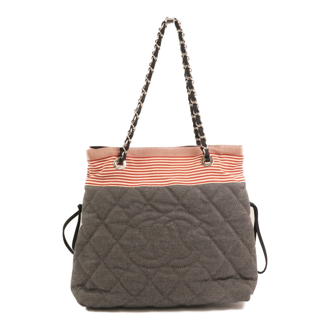 Blue and Red Denim Shoulder Tote by Chanel with Silver Tone CC: Blue and Red Denim Shoulder Tote by Chanel with Silver Tone CC This CHANEL CC tote bag features a stylish denim canvas exterior in blue with red accents. Designed as a shoulder bag, it offers ample sp