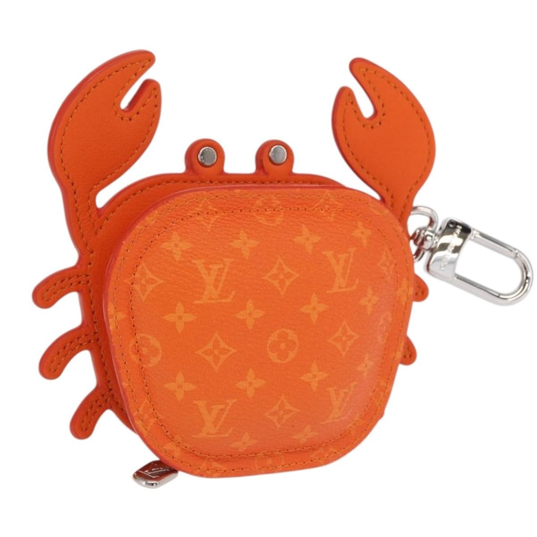 Orange Monogram Canvas Bag Charm by Louis Vuitton M01929: Orange Monogram Canvas Bag Charm by Louis Vuitton M01929 This Louis Vuitton Monogram LV Club Charm features the signature monogram canvas in orange. Designed as a bag charm, it showcases an elegant ac