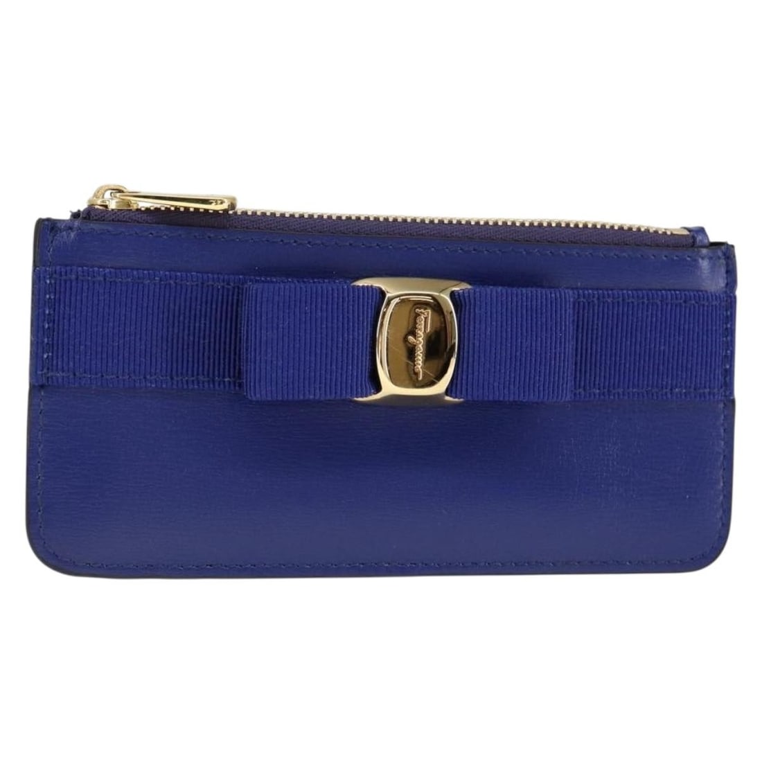 Salvatore Ferragamo Blue Leather Coin Purse Authentic AM9516V: Salvatore Ferragamo Blue Leather Coin Purse Authentic AM9516V This stylish Salvatore Ferragamo coin purse is crafted from high-quality leather in a vibrant blue shade. Made in Italy, this purse combin