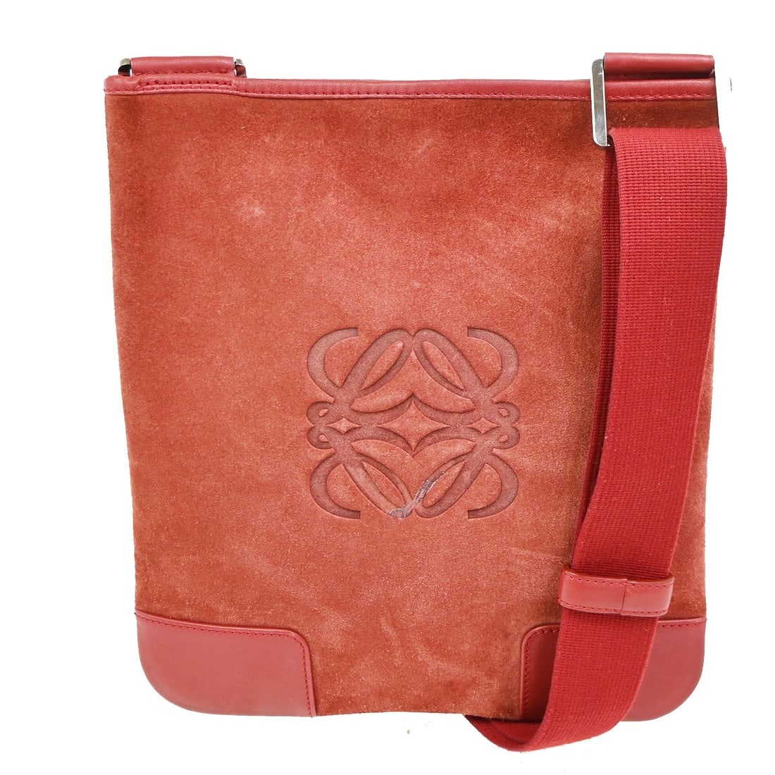 Red Suede Loewe Anagram Shoulder Bag for Women: Red Suede Loewe Anagram Shoulder Bag for Women This pre-owned Loewe Anagram shoulder bag features a red suede exterior and is designed for women. It displays the iconic Loewe logo anagram and offers a