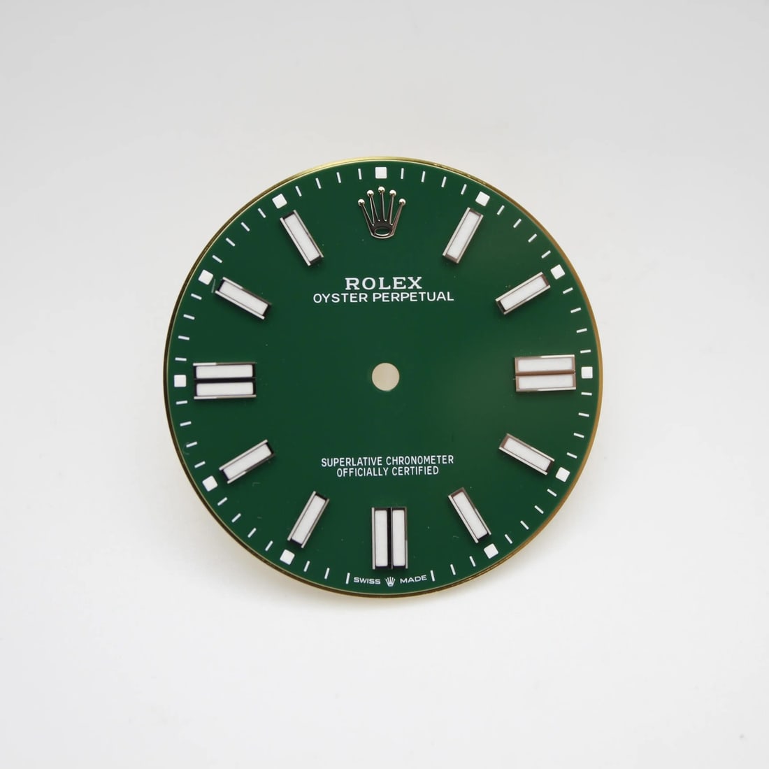 Rolex Oyster Perpetual Green Dial 124300 Luxury Dial: Rolex Oyster Perpetual Green Dial 124300 Luxury Dial Discover the elegance of the Rolex Oyster Perpetual Green Dial 124300. This luxury watch dial features a striking green color and a sophisticated s