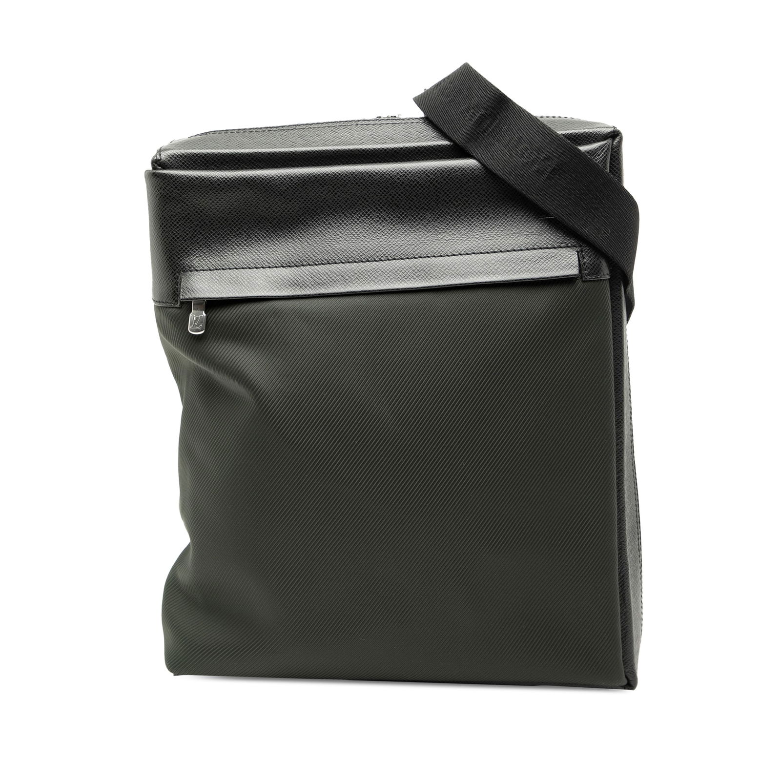 Louis Vuitton Taiga Beluga Black Leather Bag with Adjustable Strap: Louis Vuitton Taiga Beluga Black Leather Bag with Adjustable Strap Introducing the Louis Vuitton Taiga Beluga, a stylish and functional bag crafted from high-quality taiga leather. This elegant piece