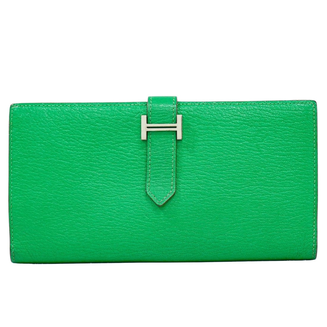Hermes Bearn Green Leather Chevre Mysore Women's Wallet: Hermes Bearn Green Leather Chevre Mysore Women's Wallet This Hermes Bearn Wallet is crafted from Chevre Mysore leather in green and is designed for women. The wallet is pre-owned and in good condition