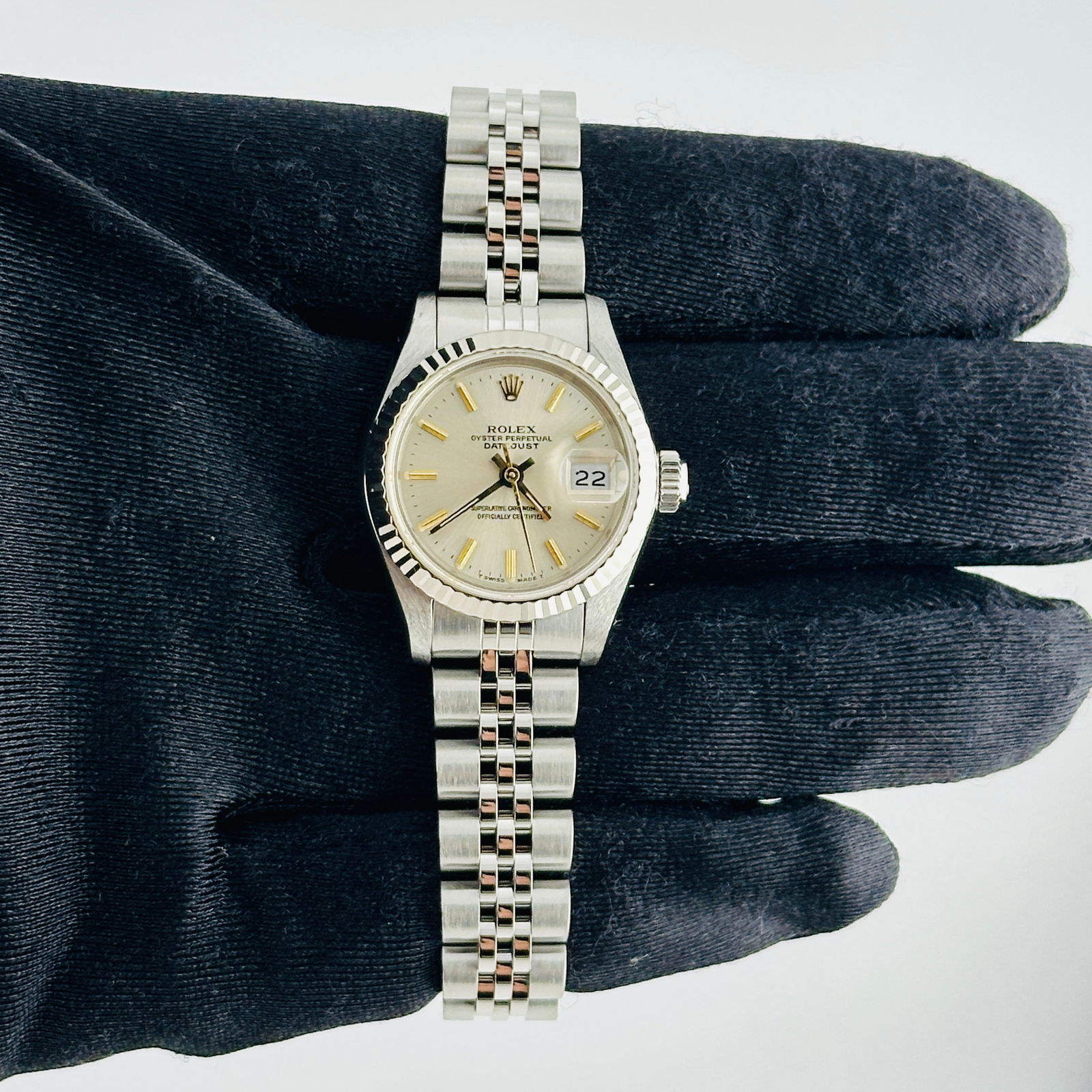 Rolex 69174 Ladies Datejust Silver Dial Jubilee Bracelet with Papers 1988: Rolex 69174 Ladies Datejust Silver Dial Jubilee Bracelet with Papers 1988 This is a Rolex Datejust Lady wristwatch, featuring a silver stick dial and a fluted bezel. The watch comes with a Jubilee bra