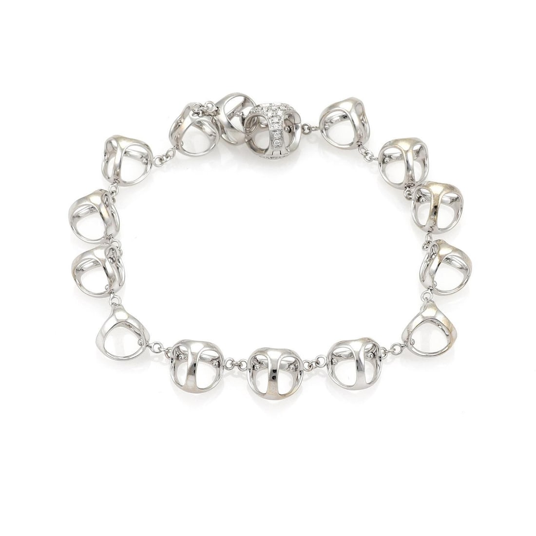 Di Modolo Triadra Circle 18k White Gold Diamond Charm Bracelet: Di Modolo Triadra Circle 18k White Gold Diamond Charm Bracelet Discover the elegance of this authentic Di Modolo bracelet from the Triadra Circle collection, meticulously crafted from 18k white gold w