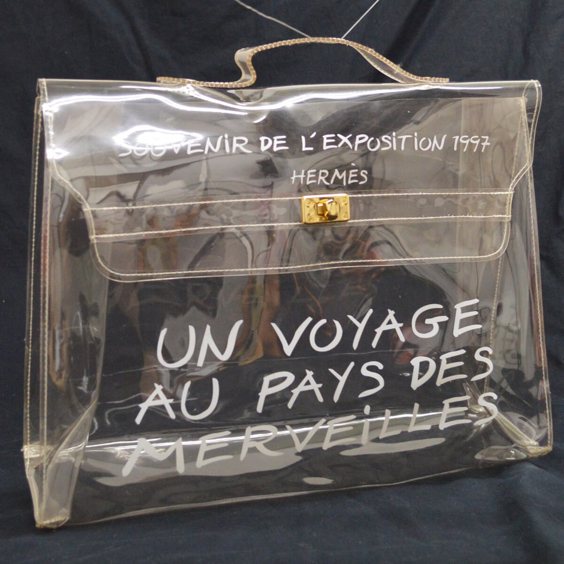 Hermes Vinyl Kelly Beach Handbag 1997 Souvenir Clear Accents: Hermes Vinyl Kelly Beach Handbag 1997 Souvenir Clear Accents This exquisite Hermes Vinyl Kelly Beach Handbag, a souvenir from the 1997 exhibition, features a stylish and functional design ideal for su