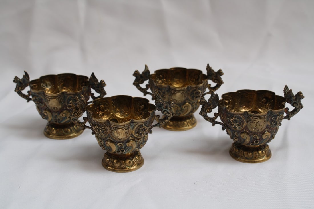 Stunning 4PC English Sterling Silver Salt Holders Set 1800-1900: Stunning 4PC English Sterling Silver Salt Holders Set 1800-1900 Discover a stunning four-piece set of English sterling silver salt holders, crafted between 1800 and 1900. Each piece showcases exquisit