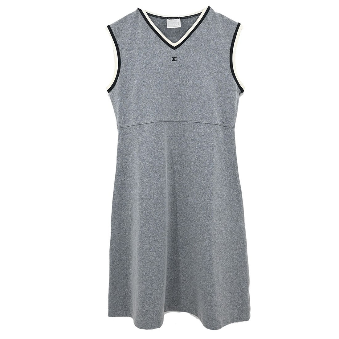 Gray A-Line Sleeveless Chanel Knee Length Dress Size 40: Gray A-Line Sleeveless Chanel Knee Length Dress Size 40 This Chanel sleeveless dress features a V-neck design and A-line silhouette, crafted from a blend of 81% nylon and 19% spandex for a comfortable