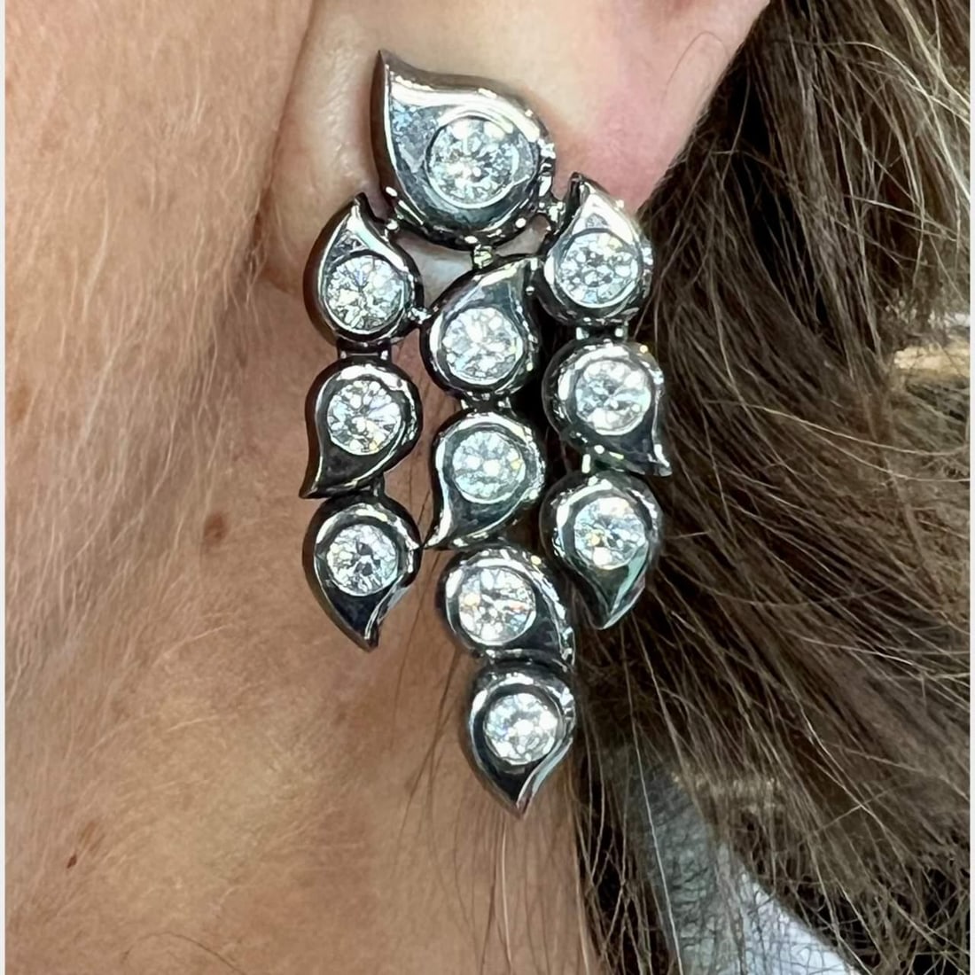 Tamara Comolli 18K Blackened Gold Earrings 22 Diamonds 4.00 Ct: Tamara Comolli 18K Blackened Gold Earrings 22 Diamonds 4.00 Ct These exquisite Tamara Comolli earrings are crafted from 18K blackened gold and adorned with 22 brilliant diamonds, totaling approximatel