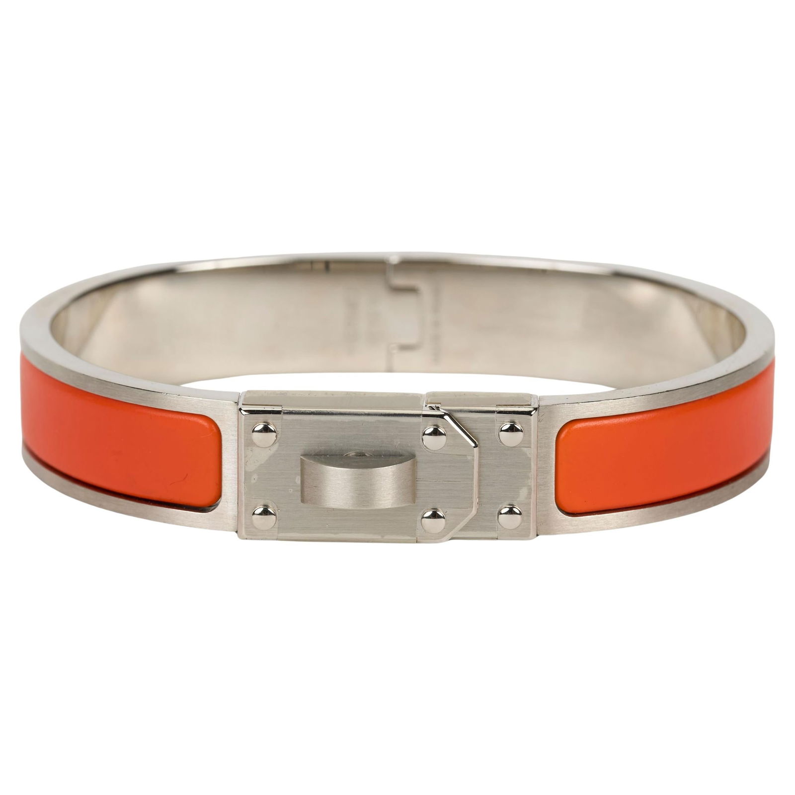 Hermes Mini Clic Kelly Bracelet Satin Palladium Orange 2021: Hermes Mini Clic Kelly Bracelet Satin Palladium Orange 2021 This exquisite Hermes Mini Clic Kelly Bracelet combines luxurious satin palladium with vibrant orange lacquer, making it a striking accessor