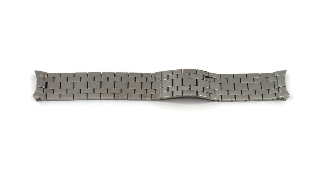 Authentic Jacob & Co Stainless Steel Bracelet 22mm Silver: Authentic Jacob & Co Stainless Steel Bracelet 22mm Silver This Jacob & Co. OEM Stainless Steel Bracelet is a stylish and durable wristwatch band designed for both comfort and elegance. Crafted from hi