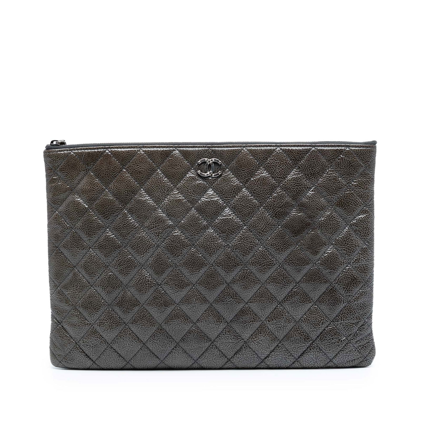 Chanel Gray Large Crinkled Patent Leather O Case Quilted Clutch Bag: Chanel Gray Large Crinkled Patent Leather O Case Quilted Clutch Bag This Chanel Large Crinkled Patent O Case Clutch features a quilted patent leather exterior in gray with a distinctive crinkled finis
