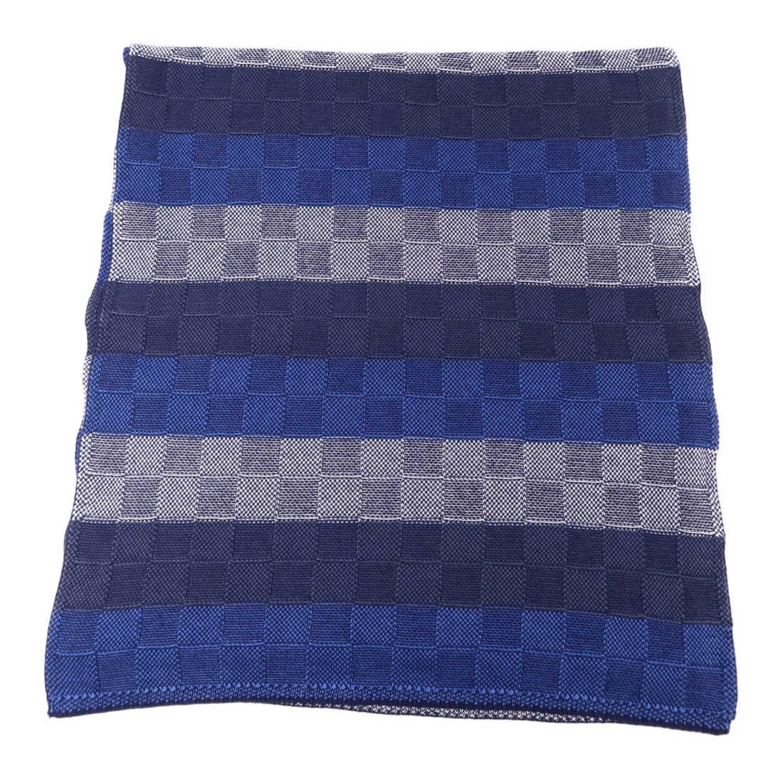 Blue and White Cotton Scarf Louis Vuitton M78533 France: Blue and White Cotton Scarf Louis Vuitton M78533 France This Louis Vuitton scarf is crafted from cotton and features a blue and white color scheme. Made in France, it offers a regular size and is in v