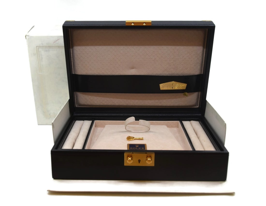 Rolex Blue Extra Large Presentation Watch Box 12x9x4 Inches: Rolex Blue Extra Large Presentation Watch Box 12x9x4 Inches This stunning Rolex Blue Jewelry Extra Large Watch Box is crafted from high-quality leather and cardboard, designed specifically for present