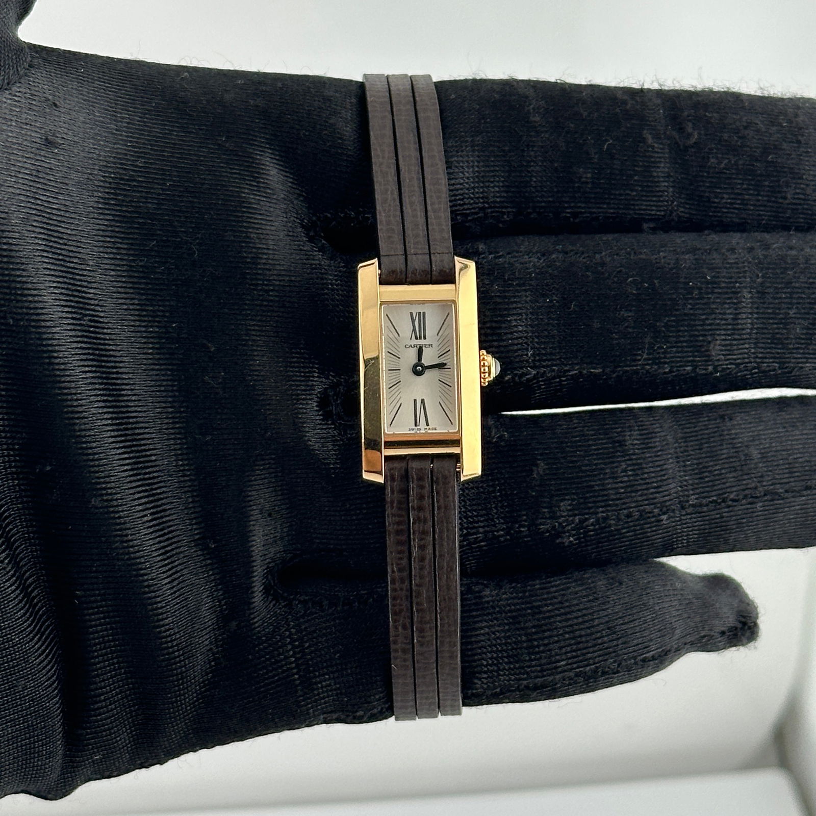 Ladies Cartier Allongee Lanieres Silver Dial Leather Strap Watch Ref 2593: Ladies Cartier Allongee Lanieres Silver Dial Leather Strap Watch Ref 2593 This ladies' Cartier Allongee Lanieres watch features a silver dial and a leather bracelet. The timepiece is part of the Allon