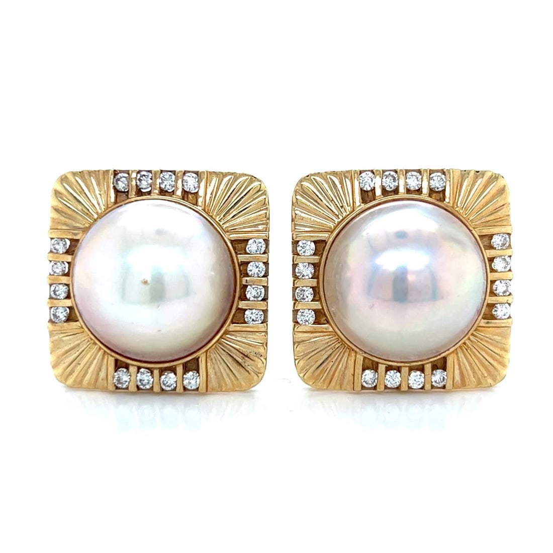 14K Yellow Gold Mabe Pearl Diamond Earrings 1 Inch 1.00 Ct: 14K Yellow Gold Mabe Pearl Diamond Earrings 1 Inch 1.00 Ct Stunning 14K Yellow Gold Mabe Pearl and Diamond Earrings that elegantly combine luxury and sophistication. Each earring features a beautiful