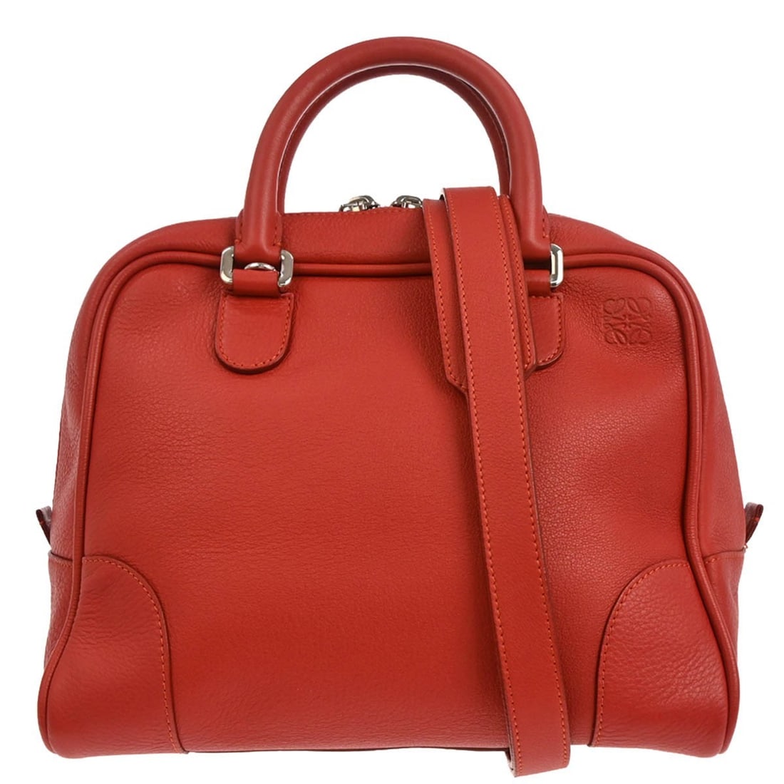 Loewe Amazona 75 Red Leather Handbag for Women: Loewe Amazona 75 Red Leather Handbag for Women This Loewe Amazona 75 bag is crafted from red leather and features a structured silhouette. Designed for women, it offers both style and durability. The
