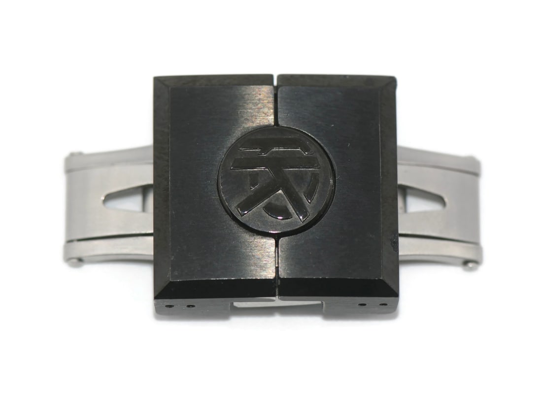 Franck Muller 20MM Titanium Deployment Buckle 100% Authentic: Franck Muller 20MM Titanium Deployment Buckle 100% Authentic This Franck Muller titanium deployment buckle is designed for wristwatch bands with a width of 20MM. Crafted by the renowned brand Franck M