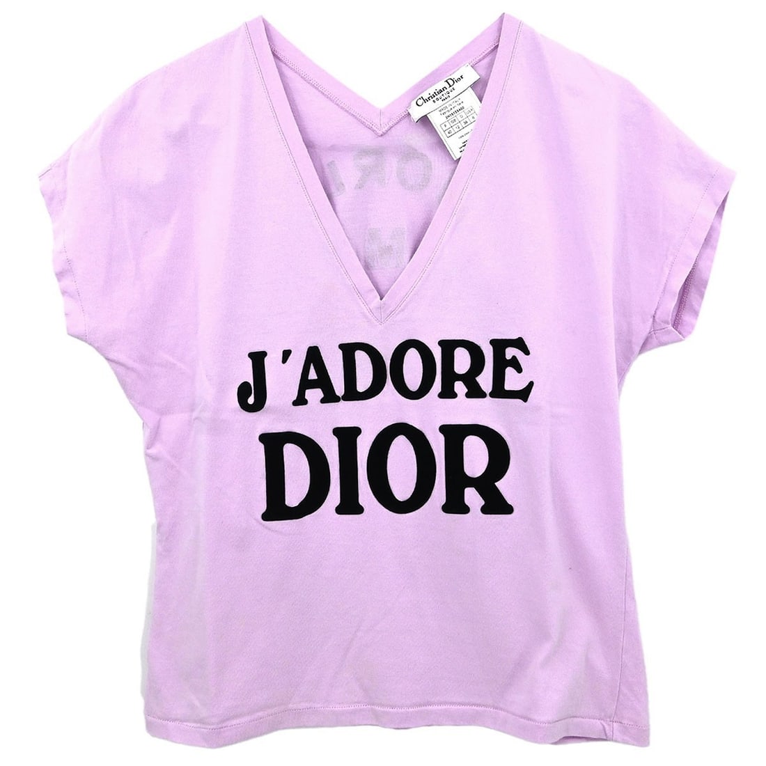 Christian Dior Purple V-Neck T-Shirt Size #40 Casual: Christian Dior Purple V-Neck T-Shirt Size #40 Casual Elevate your casual wardrobe with this Christian Dior T-shirt in a striking purple hue. Crafted in Italy from 100% cotton, this short-sleeve top fe