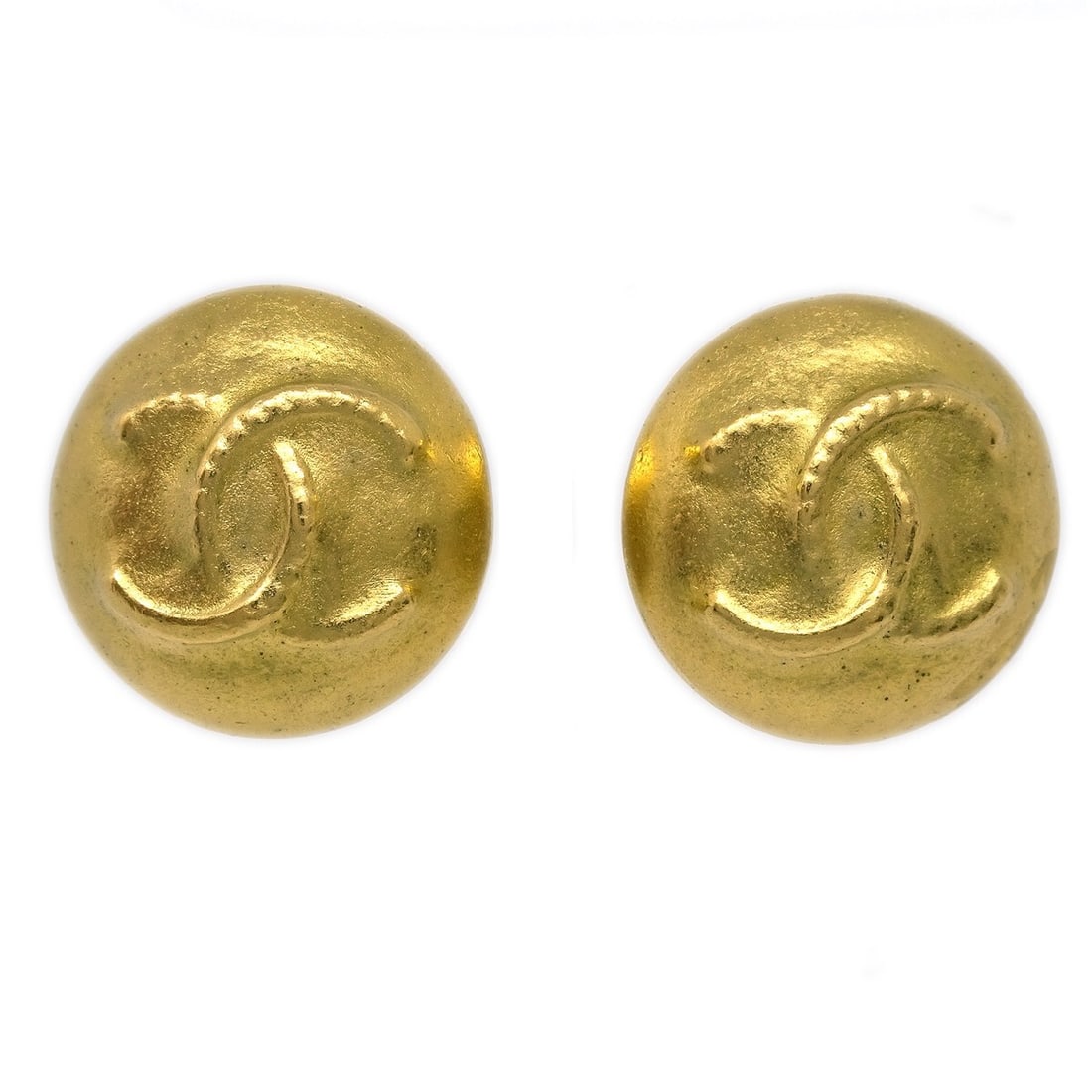 Chanel Gold-Plated Round Button Clip-On Earrings 95C: Chanel Gold-Plated Round Button Clip-On Earrings 95C These elegant Chanel button earrings are a classic accessory that adds a touch of luxury to any outfit. Designed in a round shape with a stylish cl