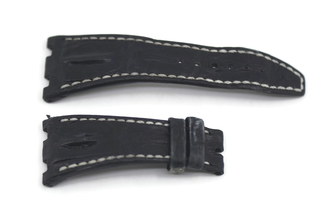 Audemars Piguet Authentic Black Leather Watch Strap 28mm: Audemars Piguet Authentic Black Leather Watch Strap 28mm Enhance your timepiece with this authentic Audemars Piguet black leather wristwatch band. Designed for comfort and style, this strap features a
