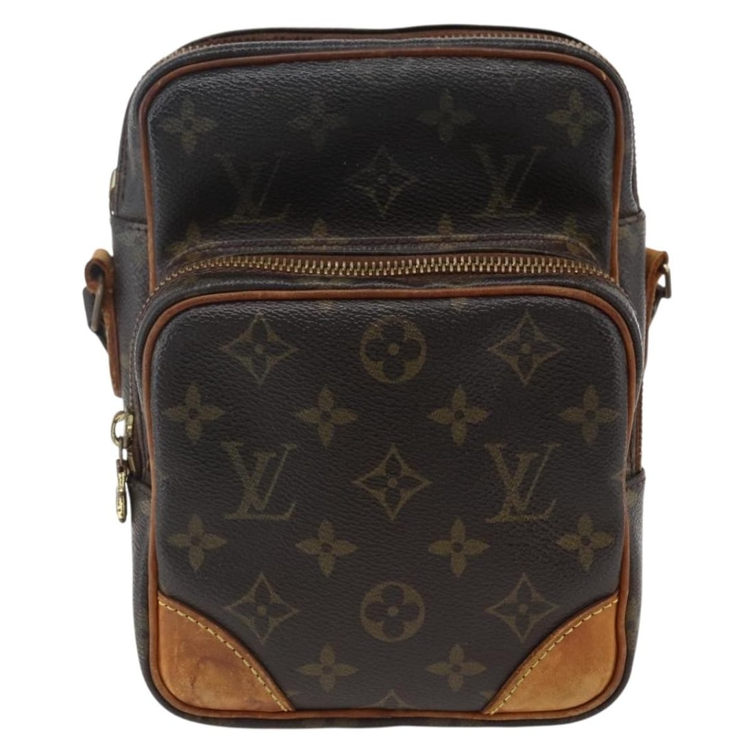 Louis Vuitton Monogram Canvas Amazone Crossbody Bag 15cm by 21cm: Louis Vuitton Monogram Canvas Amazone Crossbody Bag 15cm by 21cm This Louis Vuitton Amazone Bag features the classic monogram canvas design and is suitable for unisex use. The bag shows signs of wear