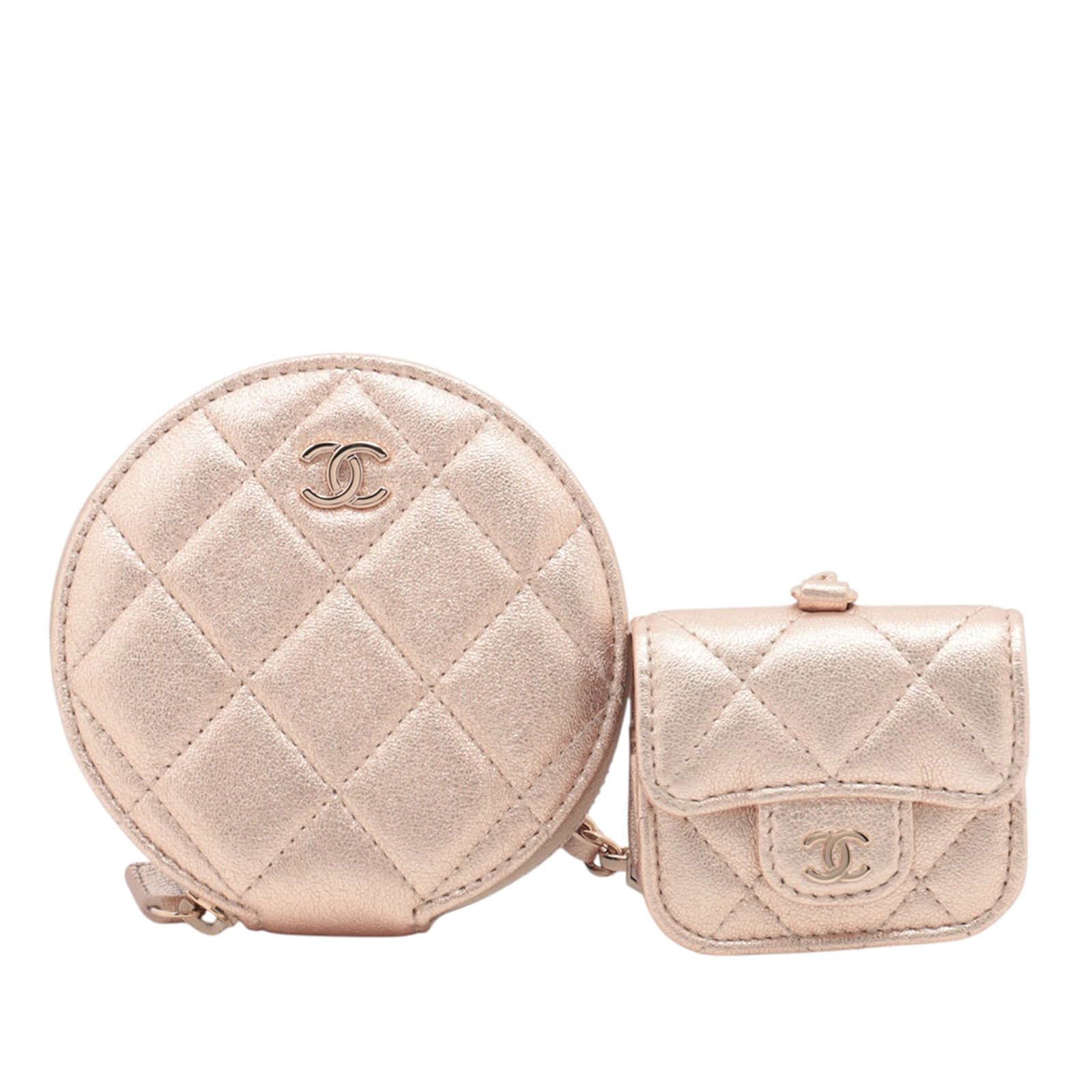Chanel CC Quilted Metallic Lambskin Coin Pouch AirPods Case Pink: Chanel CC Quilted Metallic Lambskin Coin Pouch AirPods Case Pink This stylish Chanel coin pouch doubles as an AirPods Pro case, showcasing a luxurious quilted metallic lambskin construction in a vibra