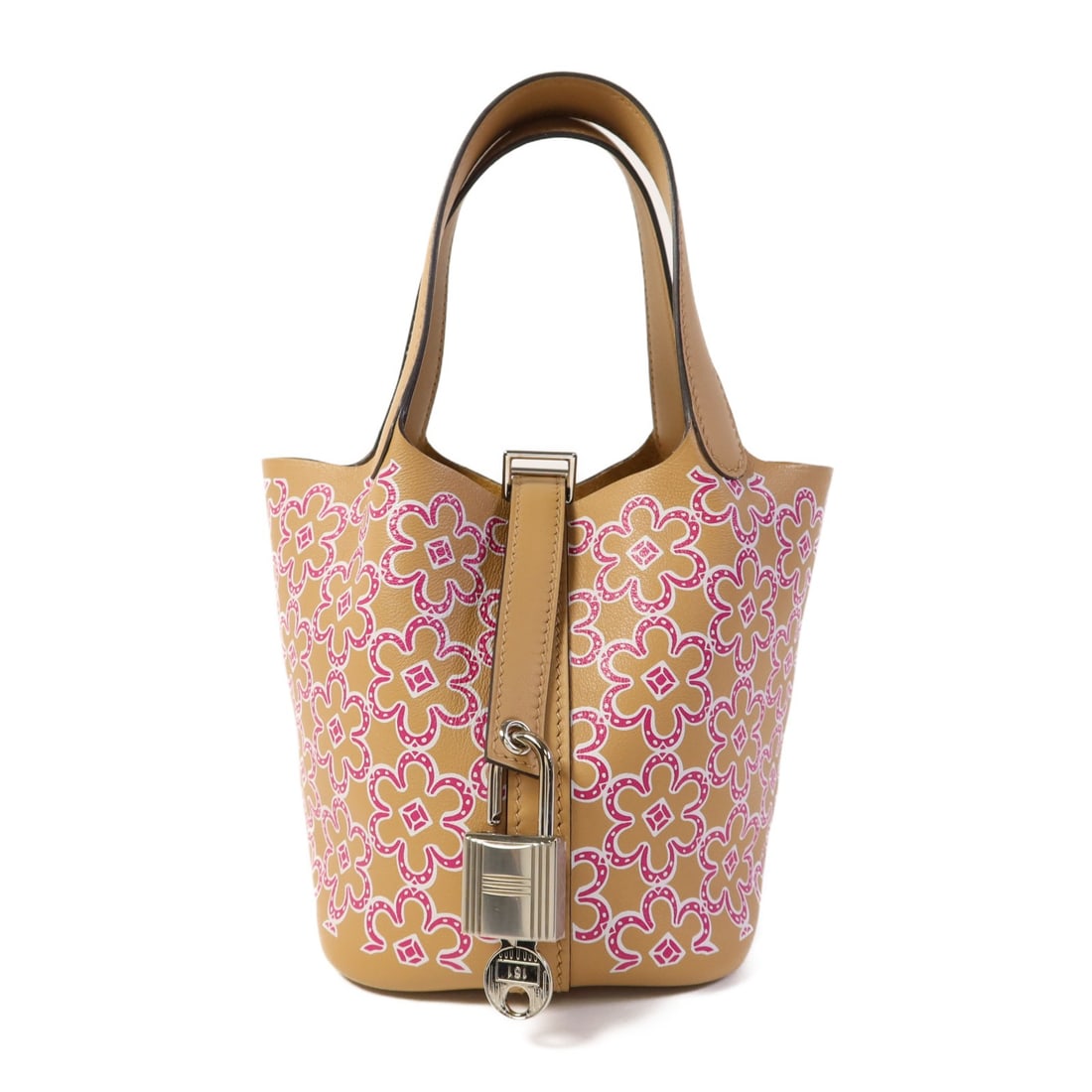 HERMES Picotin Lucky Daisy Tote Bag Swift Leather Brown: HERMES Picotin Lucky Daisy Tote Bag Swift Leather Brown Introducing the HERMES Picotin Lucky Daisy Tote Bag, a stylish accessory crafted from high-quality calfskin leather in a rich brown hue. This to