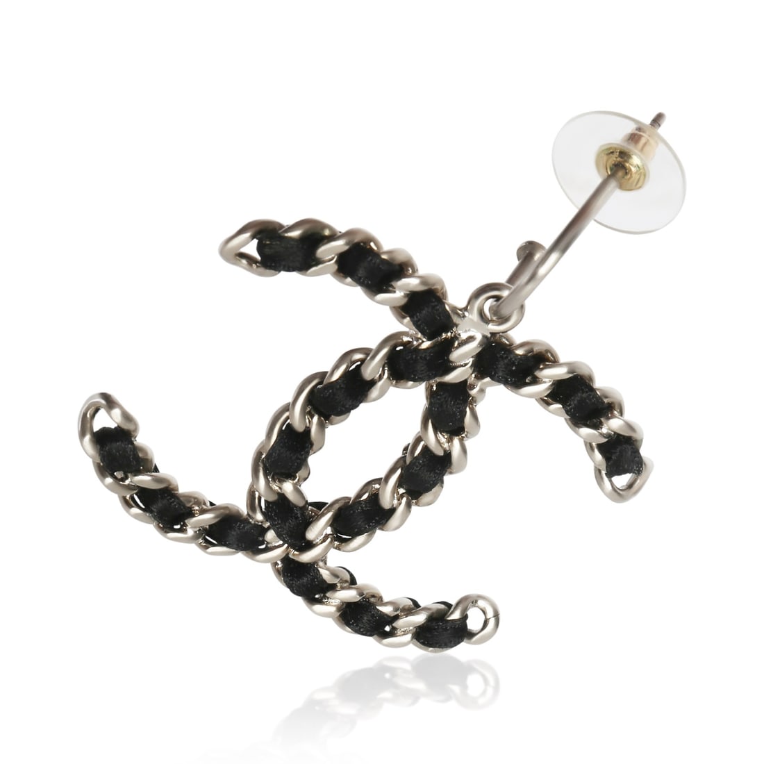 Chanel 2011 Leather CC Palladium Plated Women's Earrings: Chanel 2011 Leather CC Palladium Plated Women's Earrings These Chanel 2011 Leather CC earrings feature a distinctive design crafted with palladium-plated base metal. Made in Italy, these women's earri