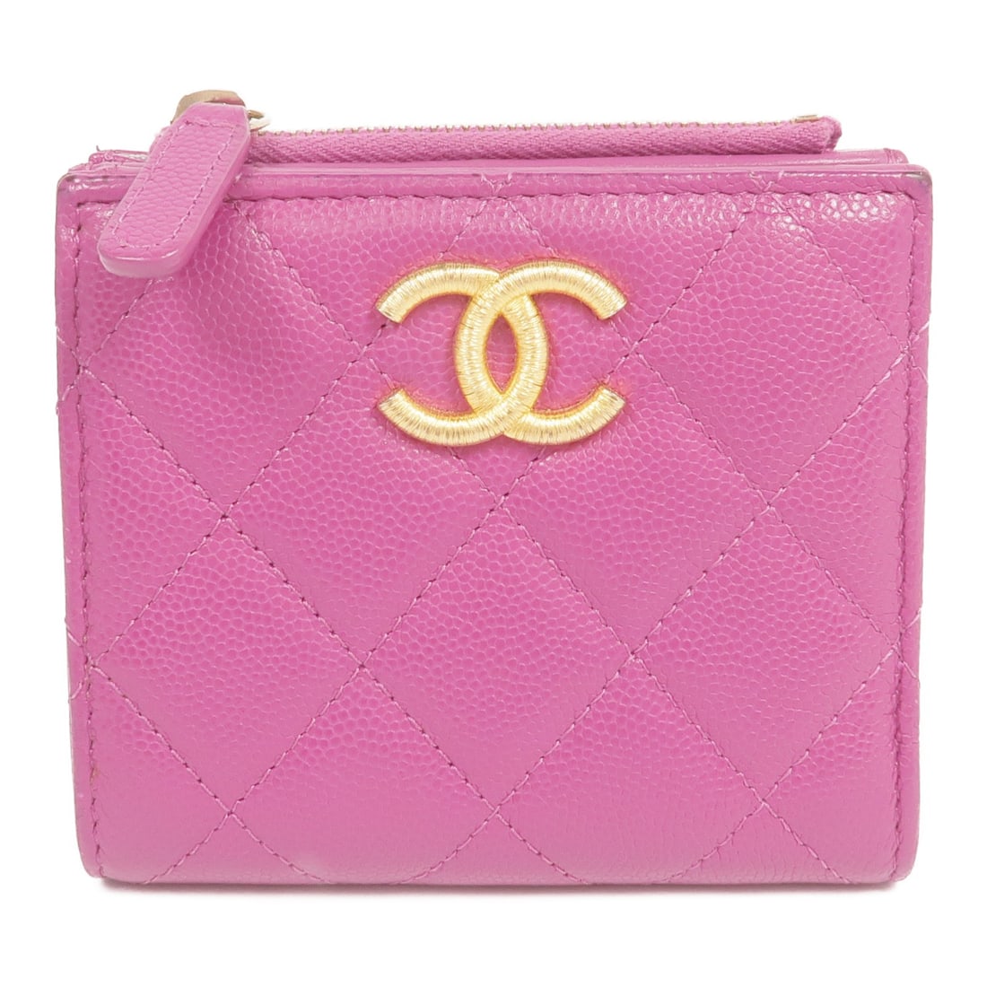 CHANEL Purple Calfskin Bi-Fold Wallet with GHW: CHANEL Purple Calfskin Bi-Fold Wallet with GHW This elegant CHANEL bi-fold wallet is crafted from luxurious purple calfskin leather, providing both style and durability. Designed for everyday use, thi
