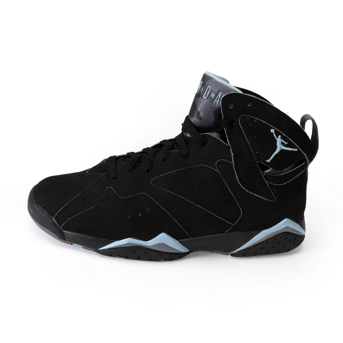 Air Jordan 7 Retro Chambray Black Suede Sneakers 11 US: Air Jordan 7 Retro Chambray Black Suede Sneakers 11 US Experience the iconic style of the Air Jordan VII with the Retro 'Chambray' model, featuring a sleek black suede upper and equipped with Zoom tec