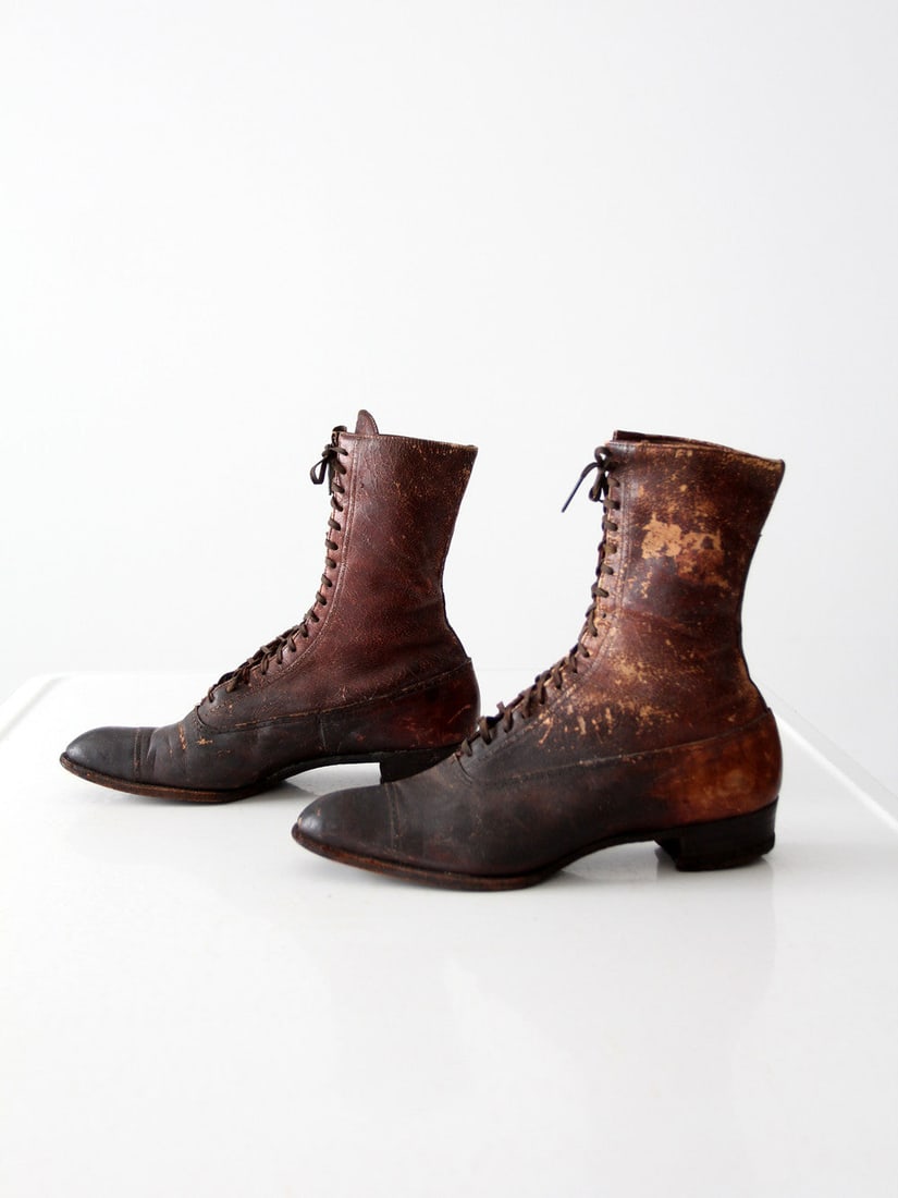 Late Victorian Brown Leather Lace-Up Women's Boots: Late Victorian Brown Leather Lace-Up Women's Boots Discover a pair of stunning late Victorian era women's boots, crafted from beautifully aged brown leather. These lace-up boots feature wood stacked h