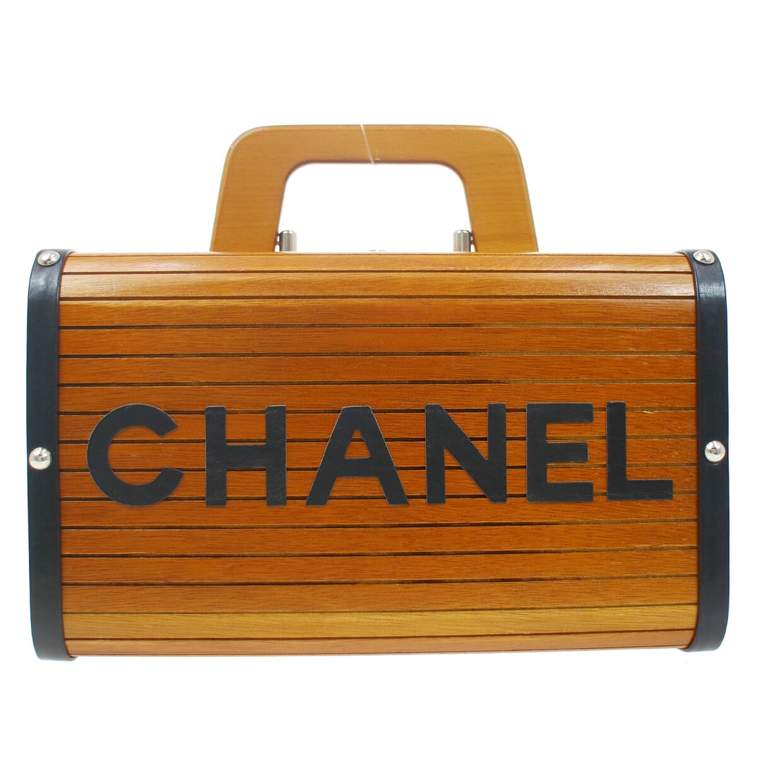 Chanel Brown Wood Vanity Handbag with Leather Lining: Chanel Brown Wood Vanity Handbag with Leather Lining This exquisite Chanel Brown Wood Vanity Handbag Box is a stylish accessory designed for casual occasions. Featuring a medium size with dimensions o