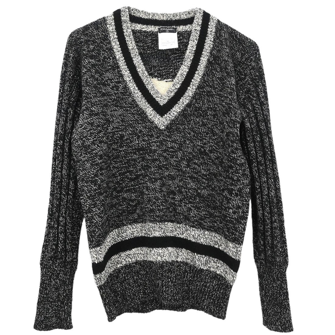 Chanel Gray Cashmere Knit Pullover Sweater Top Size 40 96A: Chanel Gray Cashmere Knit Pullover Sweater Top Size 40 96A This Chanel pullover sweater knit top features a V-neck design and long sleeves, crafted from 100% cashmere in a versatile gray color. The to