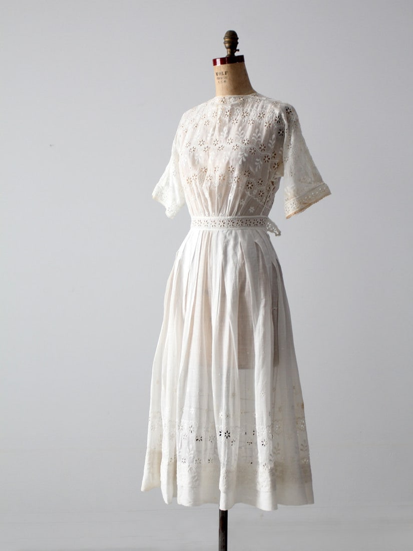Antique Edwardian White Cotton Dress Floral Cut-Outs: Antique Edwardian White Cotton Dress Floral Cut-Outs This exquisite Antique Edwardian Dress showcases the elegance of the Edwardian era with its refined craftsmanship. Made from white cotton, the dres
