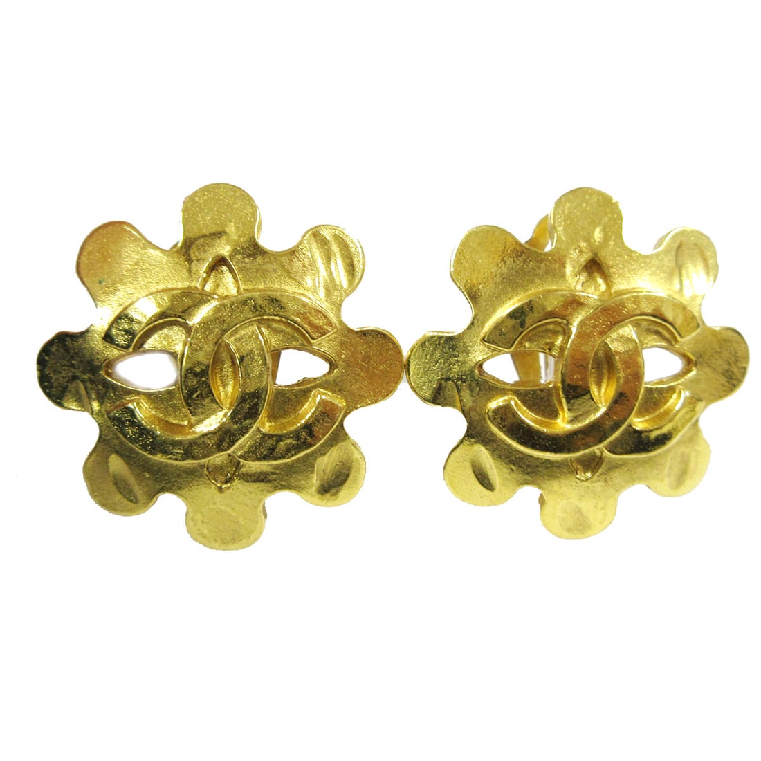 Chanel 94P Gold CC Logo Clip-On Button Earrings: Chanel 94P Gold CC Logo Clip-On Button Earrings Elevate your accessory collection with these stunning Chanel Clip-On Earrings. Crafted in France, these earrings are designed in a distinctive CC shape