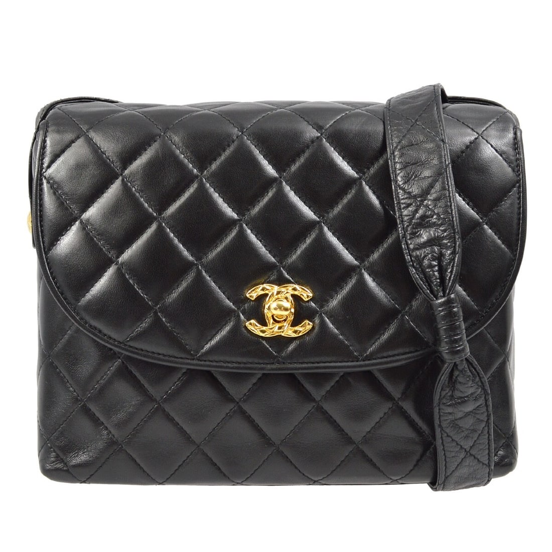 Chanel Classic Single Flap Black Lambskin Shoulder Bag: Chanel Classic Single Flap Black Lambskin Shoulder Bag This elegant Chanel Black Lambskin Shoulder Bag is a timeless accessory for the fashion-forward individual. Featuring a classic turn lock closure