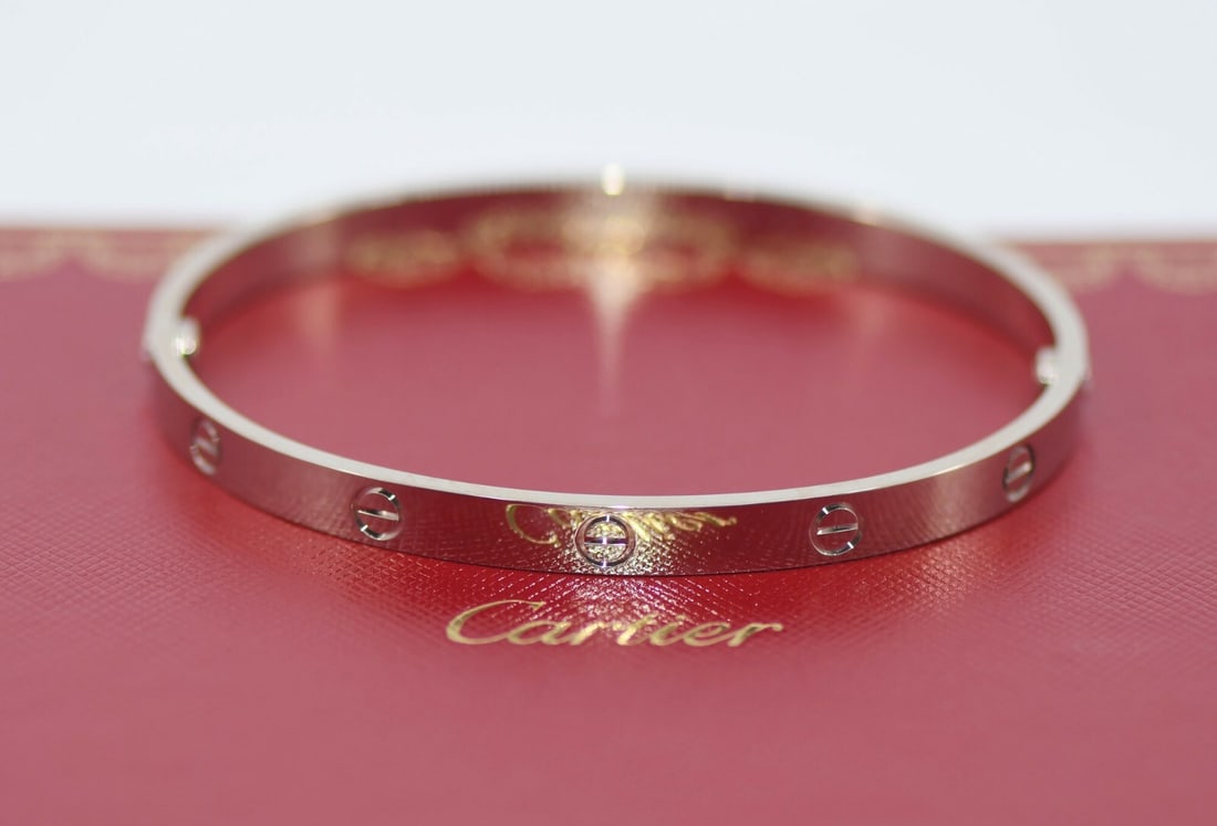 Cartier 18K White Gold Love Bangle Bracelet Size 21 Authentic: Cartier 18K White Gold Love Bangle Bracelet Size 21 Authentic This exquisite Cartier Love Bracelet is crafted from 18K white gold, showcasing a timeless bangle style that embodies elegance and romance
