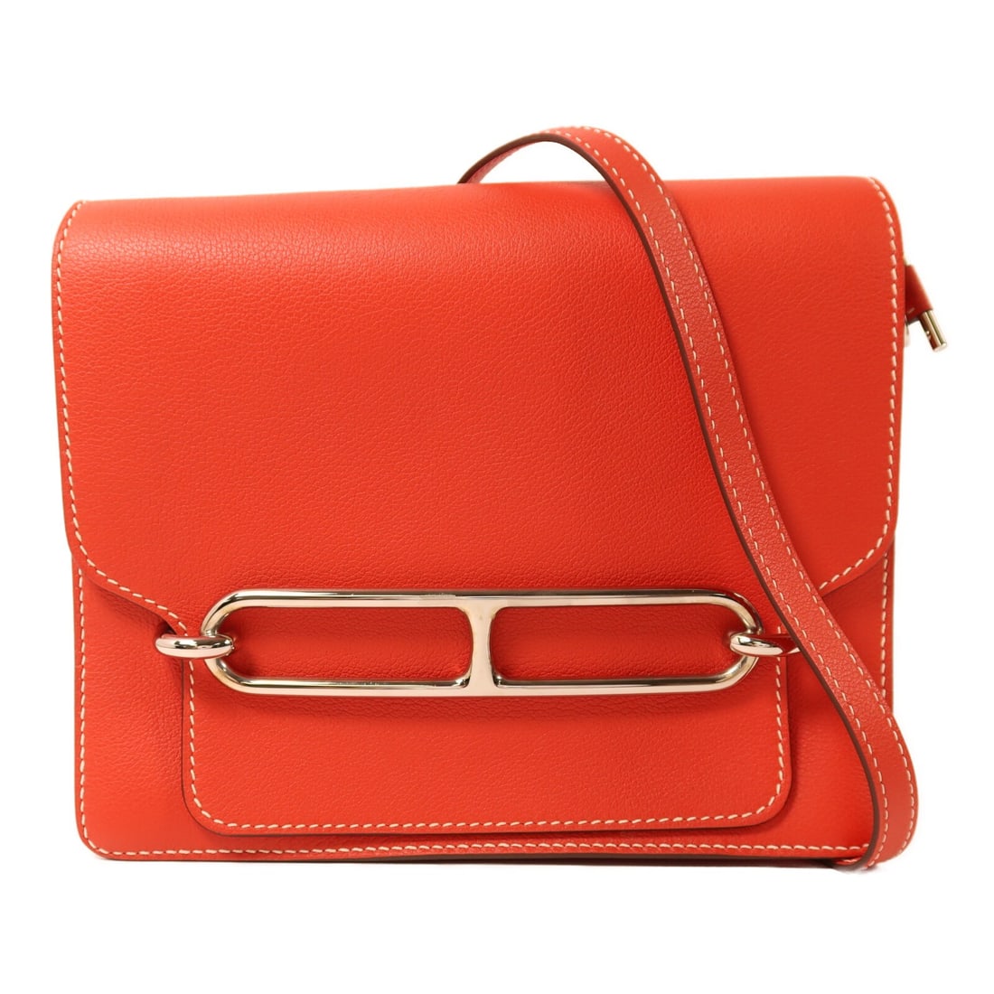 Hermes Roulis 23 Red Evercolor Leather Shoulder Bag with Palladium Hardware: Hermes Roulis 23 Red Evercolor Leather Shoulder Bag with Palladium Hardware This Hermes Roulis 23 shoulder bag is crafted from Evercolor calfskin leather in a striking red hue. Designed for versatilit