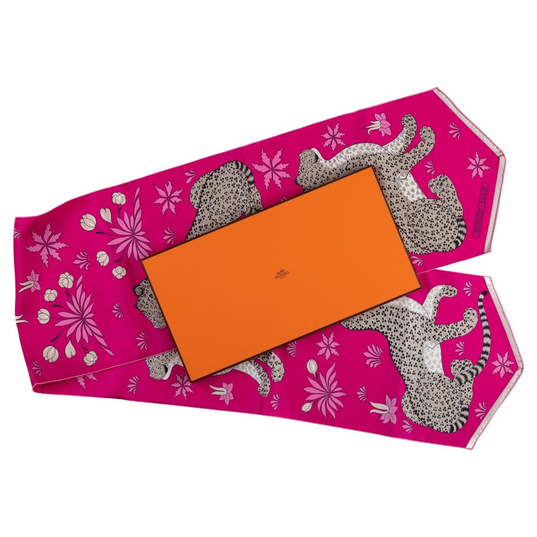 Hermes Fuchsia Guepards Silk Stole NIB with Box: Hermes Fuchsia Guepards Silk Stole NIB with Box Elevate your accessory collection with this exquisite Hermes Fuchsia Guepards Silk Stole. Measuring 12 inches in height and 70 inches in length, this st